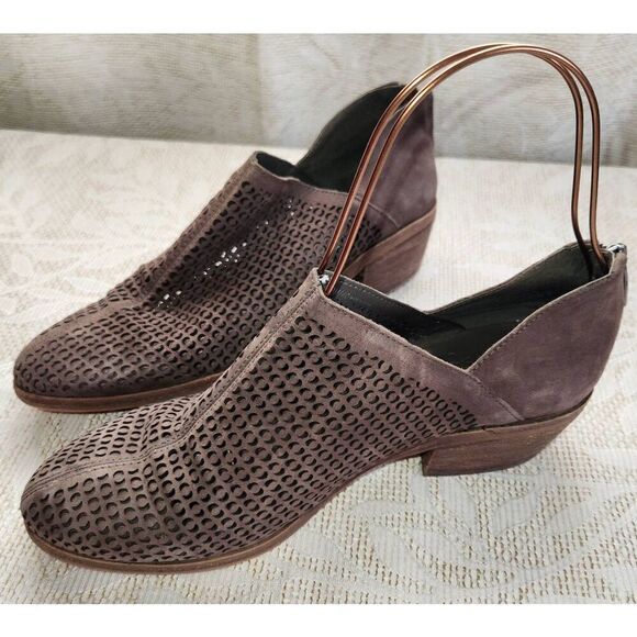 Vince Camuto slip on block heeled booties - Picture 2 of 10